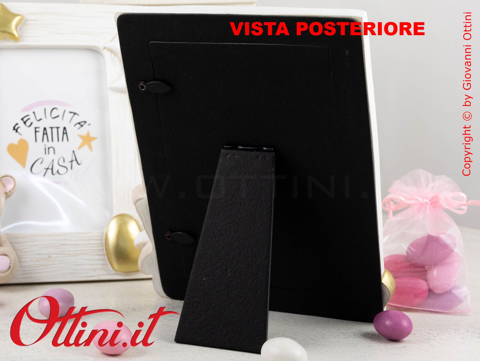 04A434 - Il Portafoto grande Orso Teo rosa in stile vintage è il posto ideale per conservare la foto delle persone speciali come i nostri bambini.