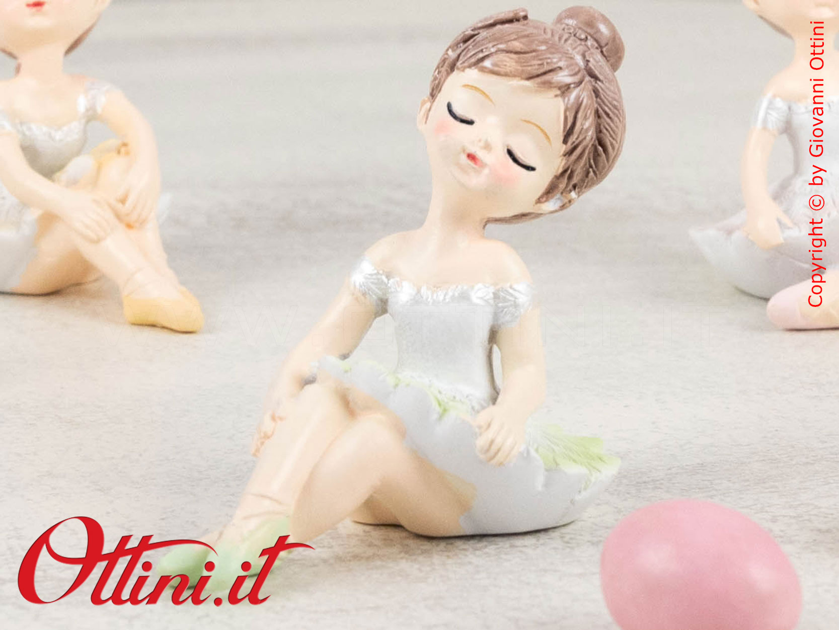 04A435 - La Ballerina Sissi assortita in 3 colorazioni pastello è la bomboniera perfetta per tutte le bambine che sognano di diventare ballerine.