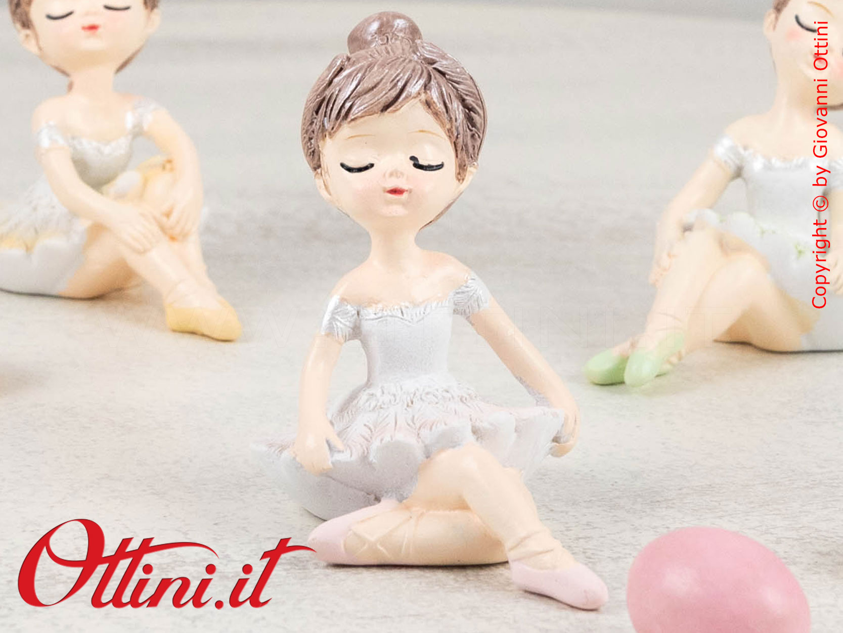 04A435 - La Ballerina Sissi assortita in 3 colorazioni pastello è la bomboniera perfetta per tutte le bambine che sognano di diventare ballerine.