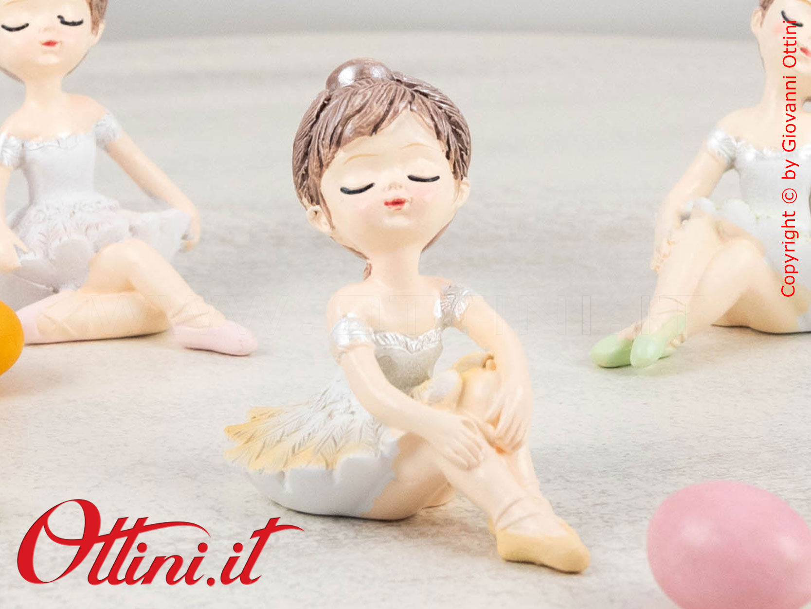04A435 - La Ballerina Sissi assortita in 3 colorazioni pastello è la bomboniera perfetta per tutte le bambine che sognano di diventare ballerine.