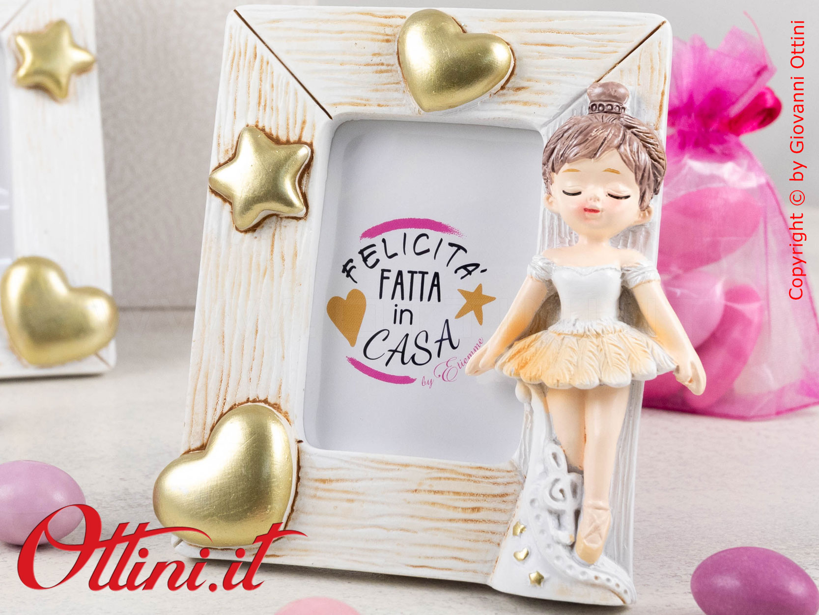04A436 - Il Portafoto Ballerina Sissi in stile vintage è il posto ideale per conservare la foto delle persone speciali come i nostri bambini.