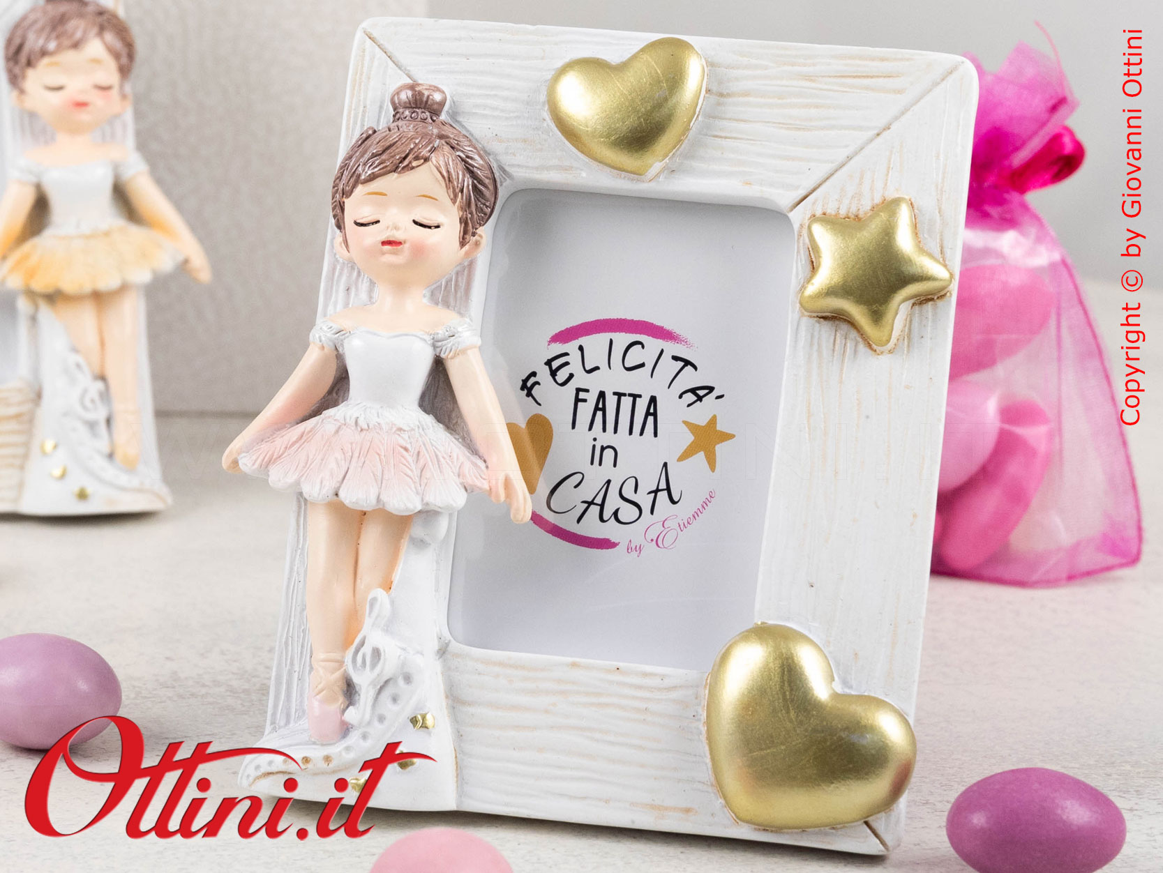 04A436 - Il Portafoto Ballerina Sissi in stile vintage è il posto ideale per conservare la foto delle persone speciali come i nostri bambini.