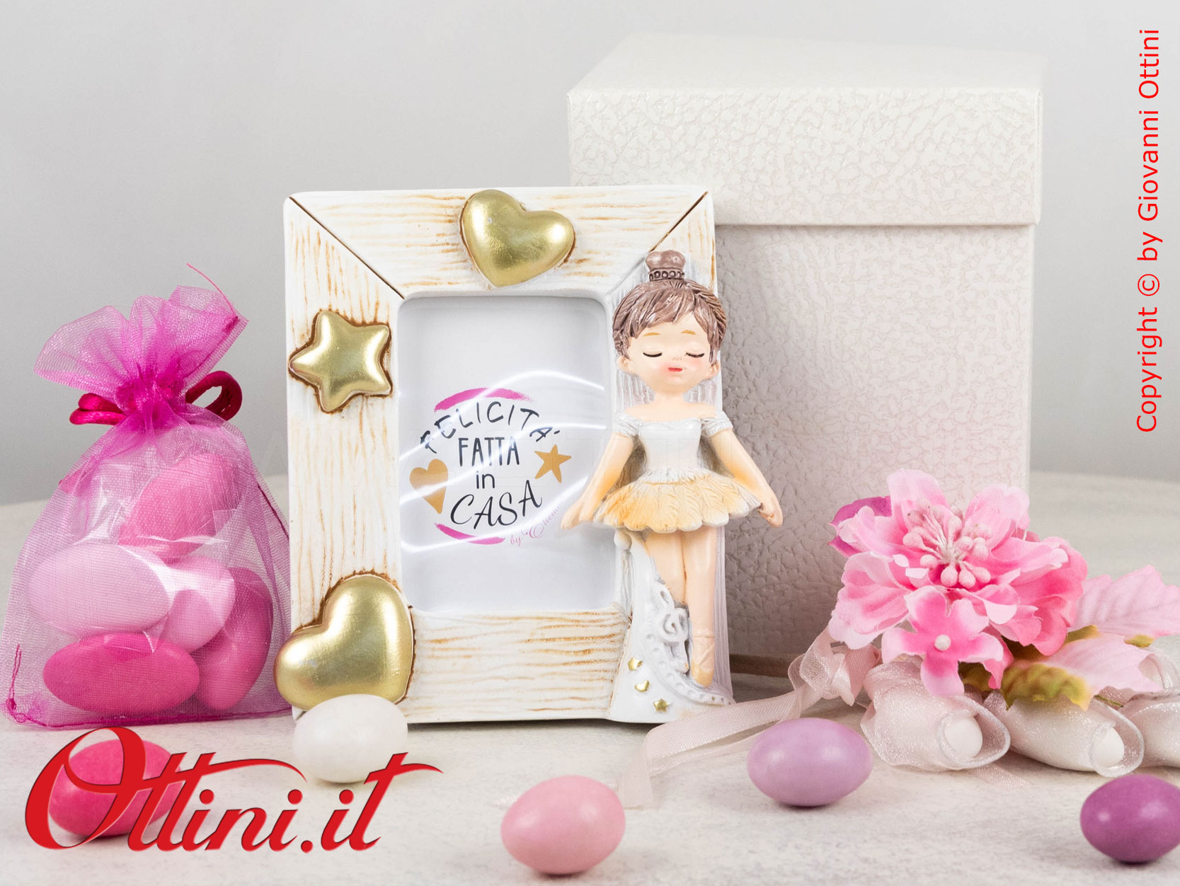 04A436 - Il Portafoto Ballerina Sissi in stile vintage è il posto ideale per conservare la foto delle persone speciali come i nostri bambini.