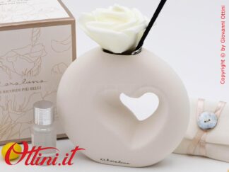 26001 Claraluna - Il diffusore Tondo con Foro a Cuore è un profumatore per ambienti moderno completo di kit essenza, bomboniera utile per matrimonio