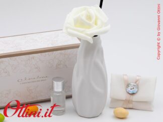 26003 Claraluna - Il Profumatore Onde con Fiore artificiale è un diffusore per ambienti moderno completo di kit essenza, bomboniera utile per matrimonio