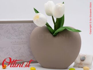 26018TULIP Claraluna - Il Vaso Grande Cuore con tulipani è un oggetto d'arredo dal design raffinato e romantico, indicato per matrimoni e anniversari