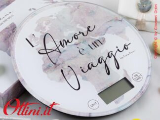 26051 Claraluna - Bilancia da cucina rotonda e con decoro del mondo, bomboniera utile per la cucina e la casa, ideale come bomboniera a tema viaggi.