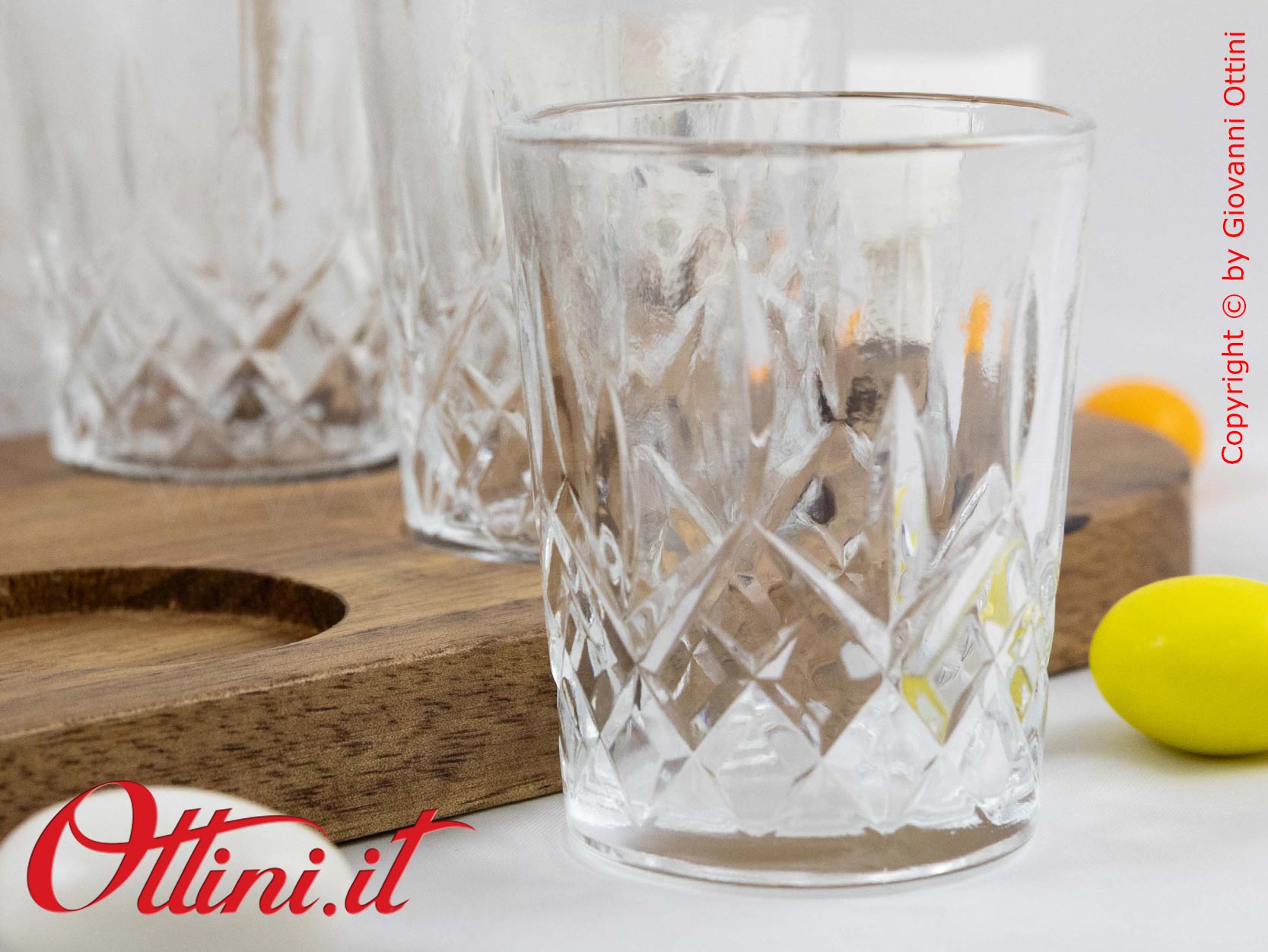 26065 Claraluna - Prestigioso Vassoio in Acacia con 4 bicchierini in vetro, bomboniera utile per matrimonio, ideale in cucina o per gli aperitivi.