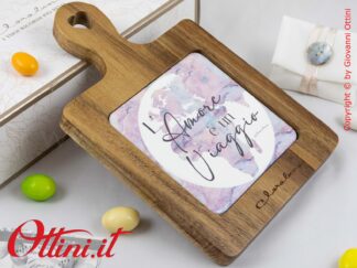26081 Claraluna - Prestigioso Tagliere in legno massello di Acacia Decoro Mondo, bomboniera tema viaggi per matrimonio, utile in cucina o per gli aperitivi.