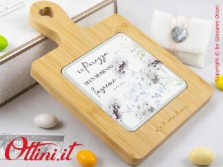 26083 Claraluna - Prestigioso Tagliere in Bamboo con Decoro Floreale Verde, bomboniera moderna per matrimonio, utile in cucina o per gli aperitivi.