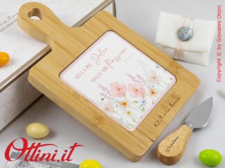 26084C Claraluna - Prestigioso Tagliere in Bamboo con Decoro Floreale Rosa e coltellino, bomboniera moderna matrimonio, utile in cucina o per gli aperitivi.