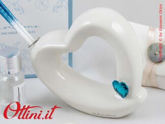 26116 Claraluna - Il diffusore Cuore con applicazione Cuoricino Azzurro è un profumatore per ambienti completo di kit essenza, bomboniera utile bambino