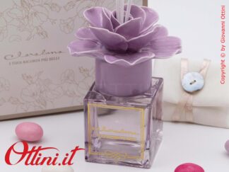 26174 Claraluna - Il diffusore Profumatore con fiore Lilla in porcellana è un profumatore per ambienti completo di kit essenza, bomboniera utile Matrimonio