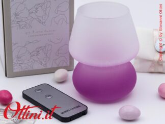 26176 Claraluna - La Lampada Led Lilla con Telecomando funziona a batteria (inclusa). E' un prodotto più decorativo che utile, una bomboniera d'arredo.