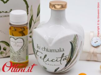 26072O Claraluna - stupenda oliera grande in ceramica bianca smaltata con stampa foglie di ulivo e frase emozionale, completa di olio e tappo in silicone.