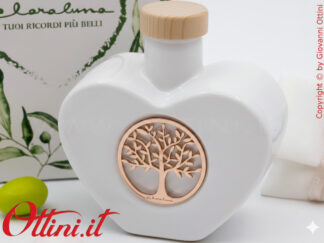 26077A Claraluna - stupenda Oliera in porcellana smaltata a forma di cuore con medaglione con albero della vita oro rosa completa di tappo coordinato.