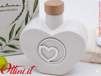 26078C Claraluna - stupenda Oliera in porcellana smaltata a forma di cuore con medaglione con Cuore colore argento/silver completa di tappo coordinato.