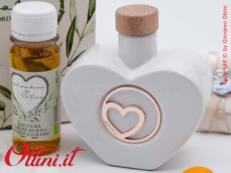 26077C-O Claraluna - stupenda Oliera in porcellana smaltata a forma di cuore con medaglione con Cuore color Oro Rosa completa di tappo coordinato e olio bio