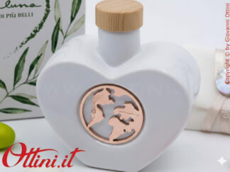 26077M Claraluna - stupenda Oliera in porcellana smaltata a forma di cuore con medaglione con il mondo colore Oro Rosa, completa di tappo coordinato.