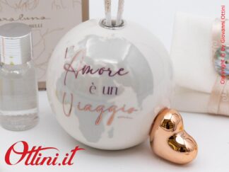 26121 Claraluna - Il Diffusore Globo piccolo con Cuore Oro Rosa è un profumatore per ambienti completo di kit essenza, bomboniera per matrimoni tema viaggi