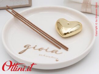 26127 Claraluna - Il Piattino Porta Incenso Gioia è realizzato in porcellana bianca con cuore oro, completo dei 3 bastoncini di incenso