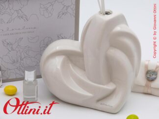 26139 Claraluna - Il Diffusore grande Cuore Bianco è un profumatore per ambienti completo di kit essenza, caratterizzato da un design giovane e moderno
