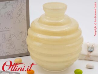 26166 Claraluna - Il Vaso Tondo grande Giallo è un oggetto d'arredo dal design raffinato, essenziale e moderno, indicato per matrimoni e anniversari