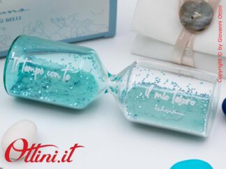 26216 Claraluna - La Clessidra Bicolore Azzurra interno è un oggetto d'arredo affascinante indicato per eventi in cui il tema principale è il tempo.