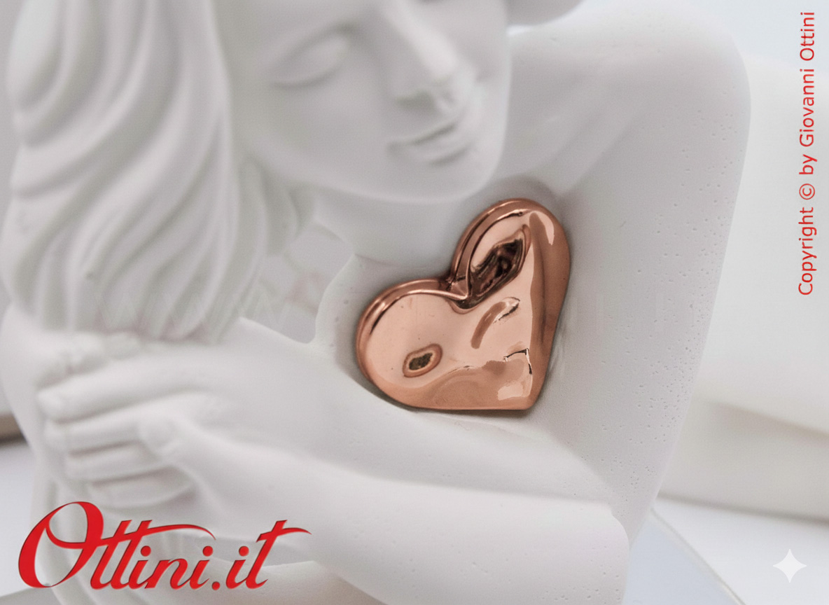 26264 Claraluna - La Coppia Innamorati in gesso con Cuore e Base Oro Rosa, è una bomboniera romantica per matrimonio, un elegantissimo complemento d'Arredo