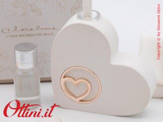 26271 Claraluna - Il Diffusore Cuore con Cuore Oro Rosa è un profumatore per ambienti completo di kit essenza, caratterizzato da un design giovane e moderno