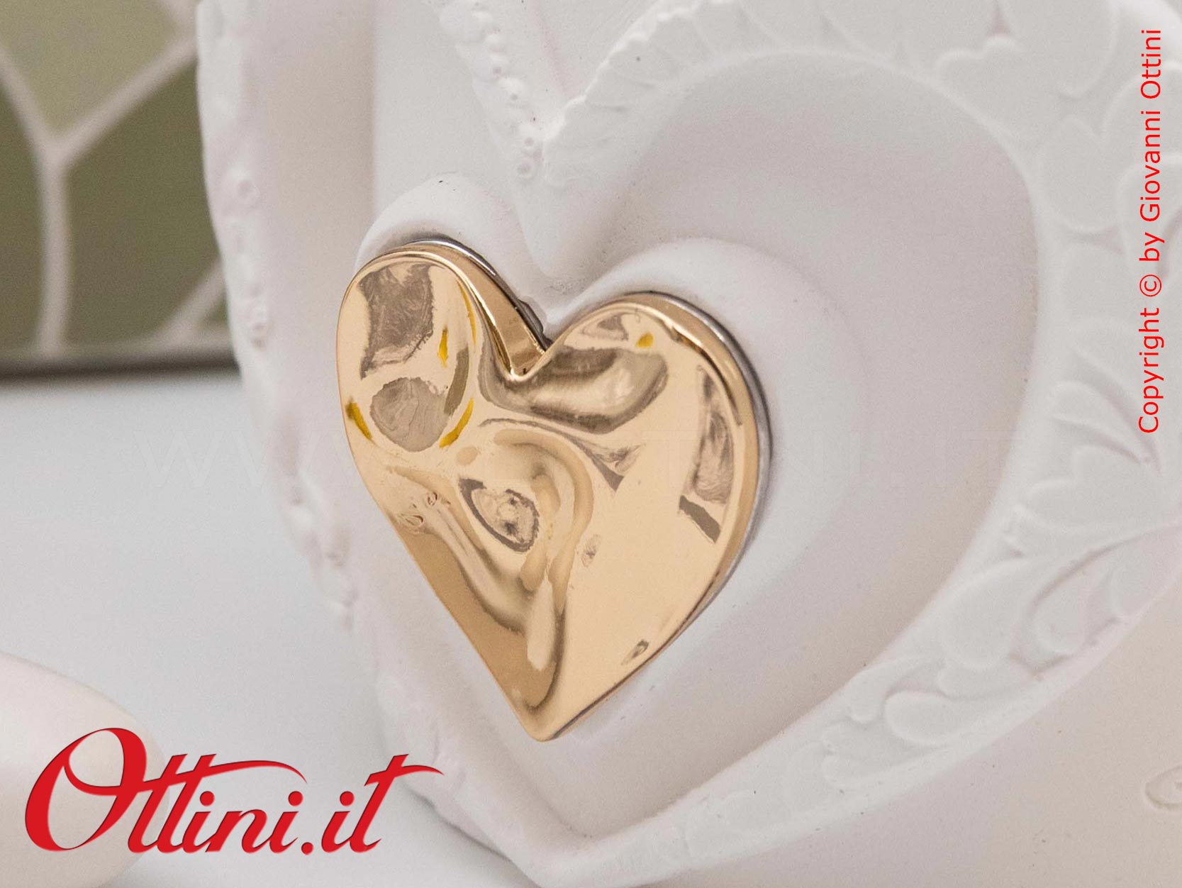 26286 Claraluna - Vasetto in gesso con Cuore Oro e Piantina grassa Haworthia, una bomboniera green di natura e vita per tutte le occasioni