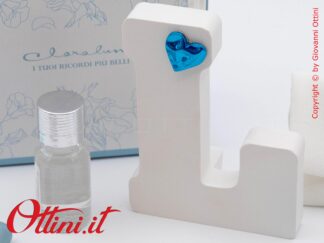 26297 Claraluna - Il Diffusore Lettere Alfabeto con Cuore Azzurro è un profumatore per ambienti completo di kit essenza, una bomboniera personalizzata utile