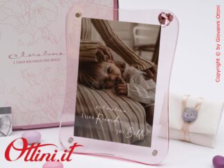 26312 Claraluna - Il Portafoto Ondulato Plexiglass Rosa con cuore è una bomboniera moderna ed elegante adatta a qualsiasi tipo di arredo.