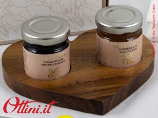 26501 Claraluna - Vassoio in legno massello di Acacia con Marmellate ai Frutti di bosco e Albicocca, bomboniera gastronomica e utile anche come sottopentola