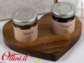 26505 Claraluna - Vassoio in legno massello di Acacia con Marmellate Albicocca e Mora, bomboniera gastronomica e utile anche come sottopentola