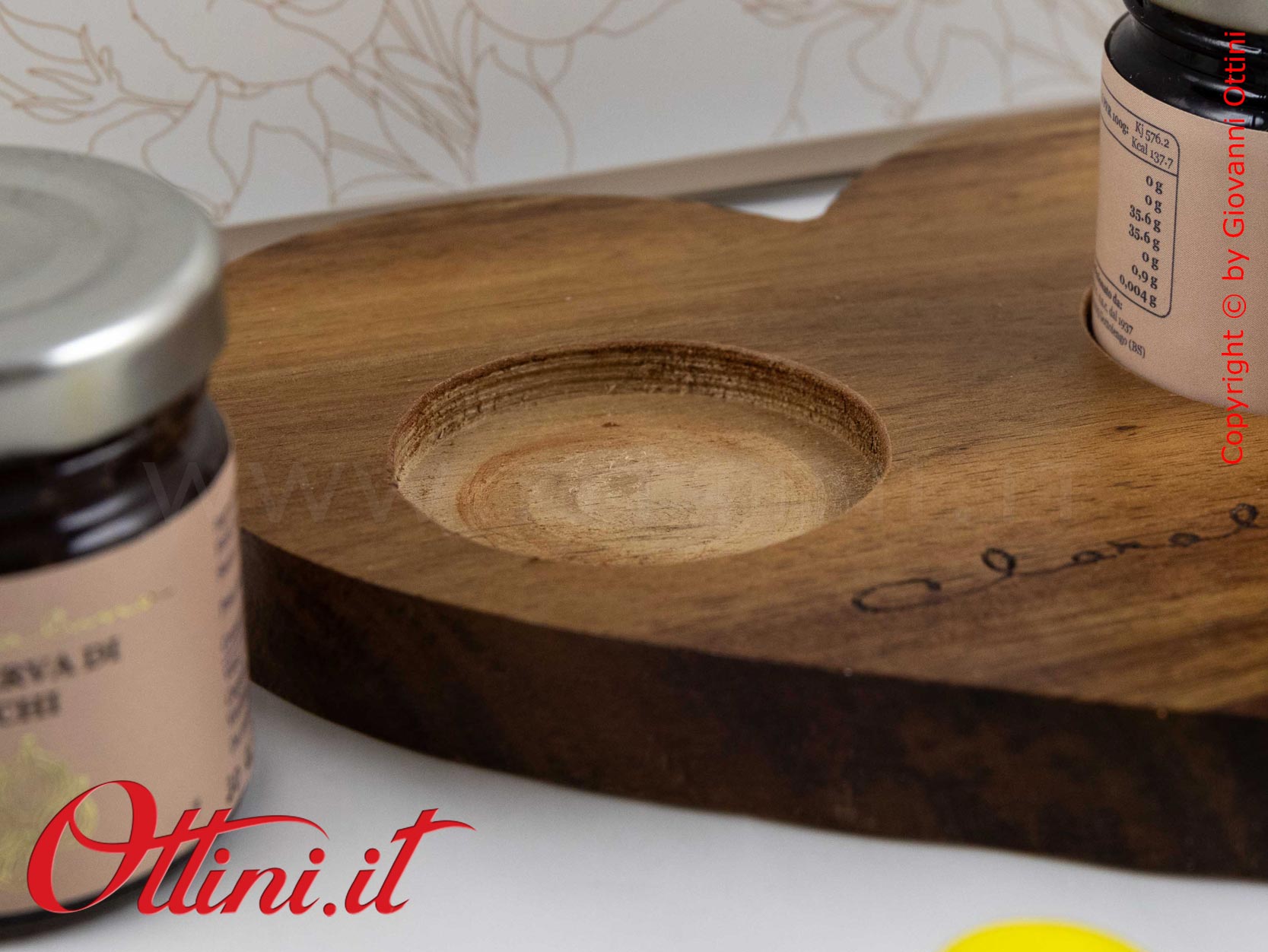 26506 Claraluna - Vassoio in legno massello di Acacia con Marmellate Fichi e Mora, bomboniera gastronomica e utile anche come sottopentola