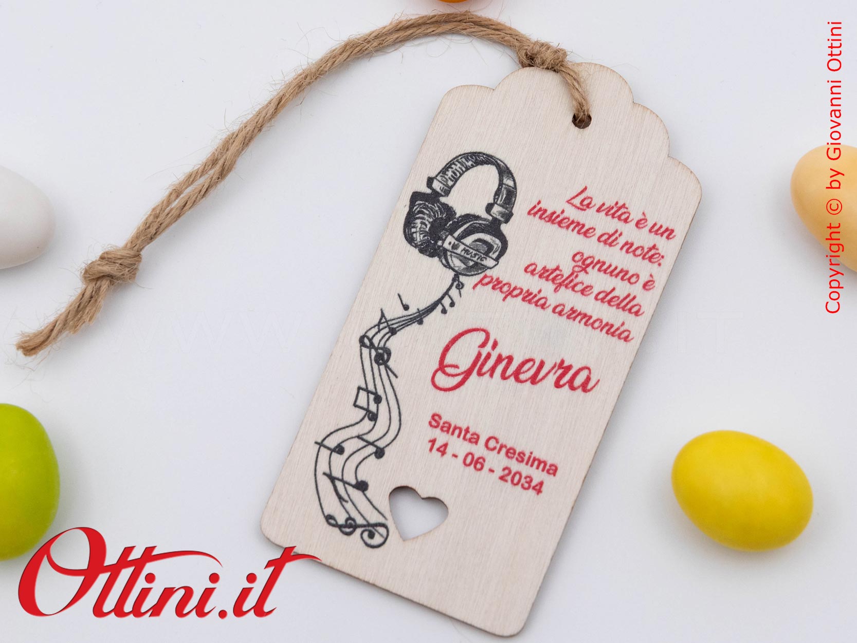 Il Segnalibro in Legno Personalizzato con il vostro nome completo di Scatolina portaconfetti è un regalo economico e utile per tutti gli eventi