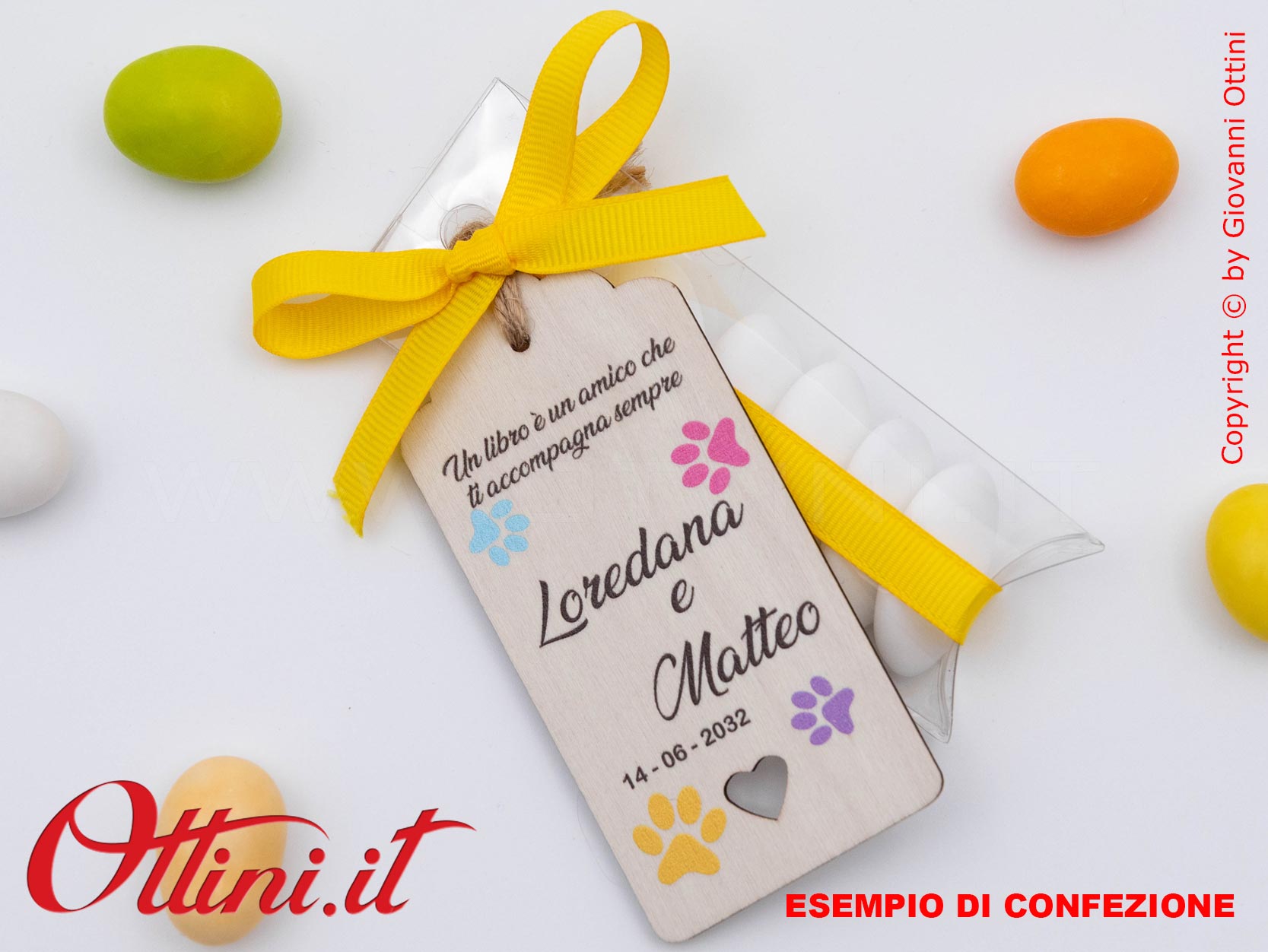 Il Segnalibro in Legno Personalizzato con il vostro nome completo di Scatolina portaconfetti è un regalo economico e utile per tutti gli eventi