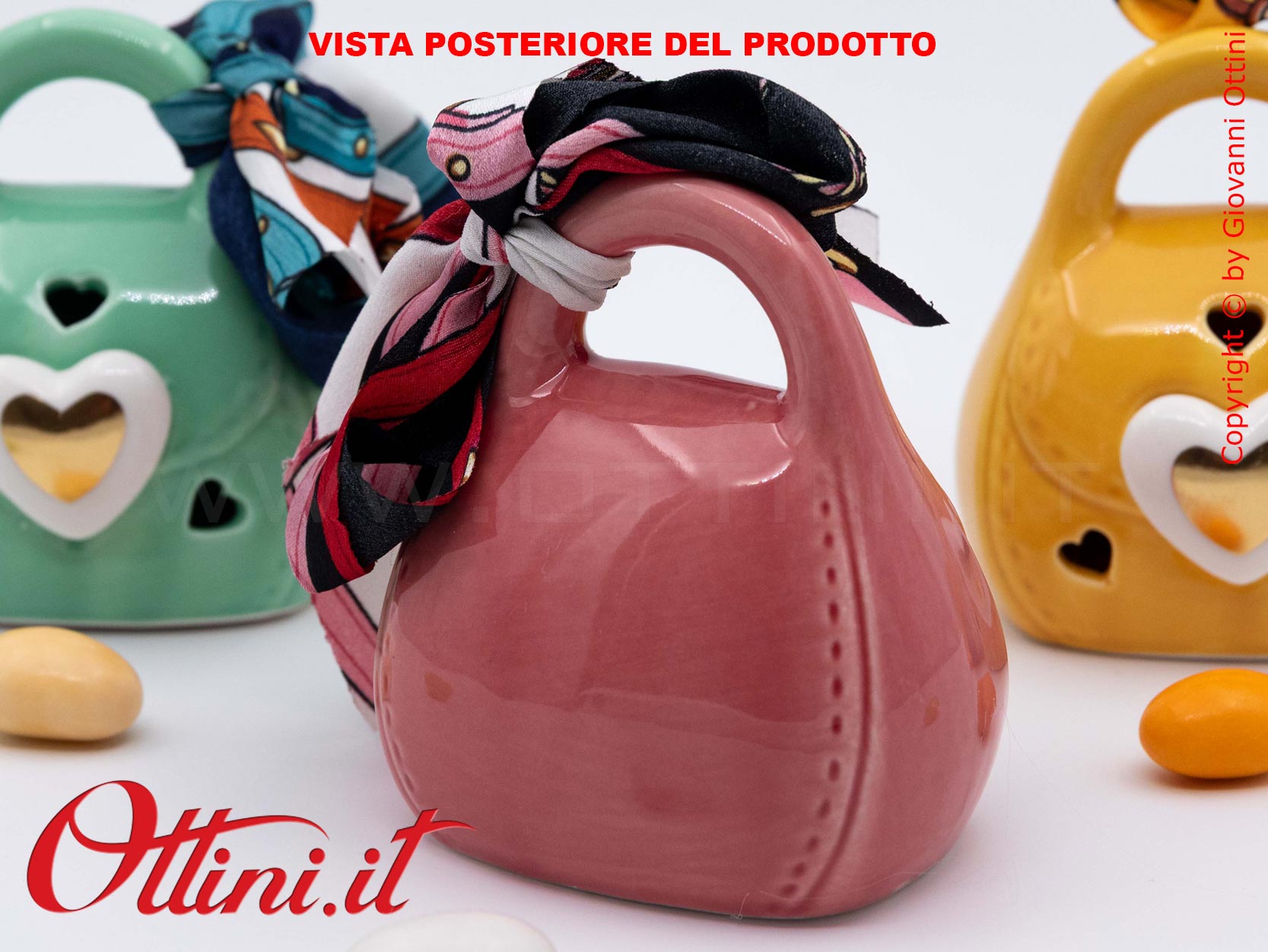 02A429 - la Borsetta Led 3 Colori con Confezione è una bomboniera dai colori vivaci dedicata alle teenager che seguono la moda. Completa di batteria.