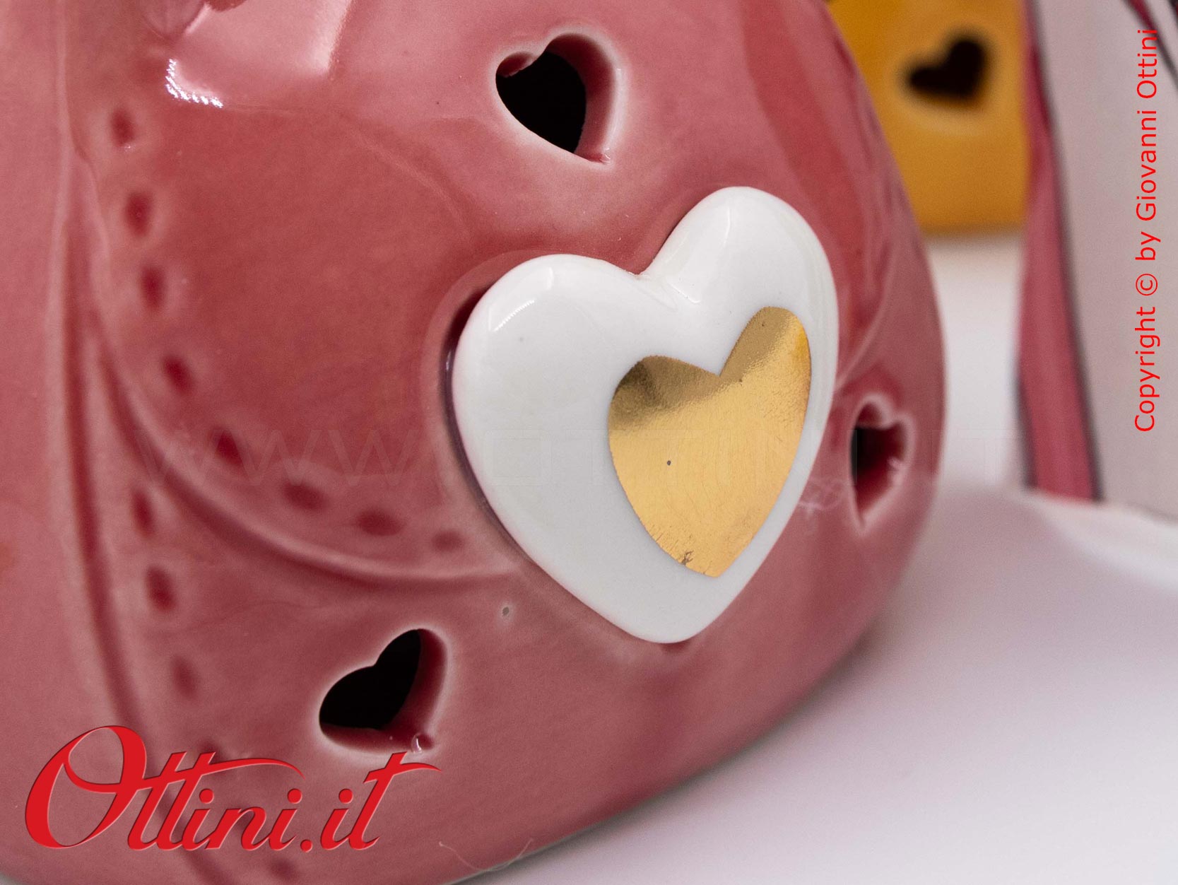 02A429 - la Borsetta Led 3 Colori con Confezione è una bomboniera dai colori vivaci dedicata alle teenager che seguono la moda. Completa di batteria.