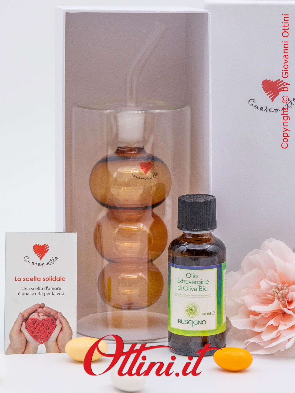 D9062 - L'Oliera in vetro dal design a 3 bolle e una capienza da 350ml di Cuorematto, è una bomboniera utile in cucina e a tavola, originale e accattivante.