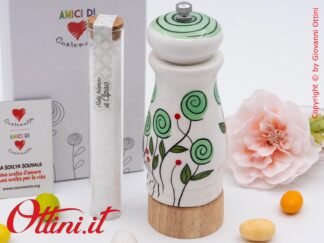 DA315 - il Macinasale Bocciolo Verde di Cuorematto con sale gourmet è una bomboniera solidale con decori floreali, un regalo utile in cucina e a tavola