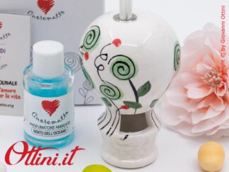 DA321 - il Profumatore Mongolfiera Bocciolo Verde di Cuorematto è realizzato in porcellana con decori floreali: bomboniera solidale e utile con kit profumo