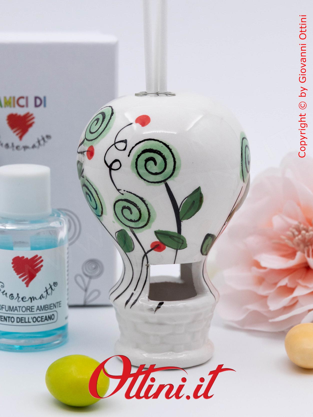 DA321 - il Profumatore Mongolfiera Bocciolo Verde di Cuorematto è realizzato in porcellana con decori floreali: bomboniera solidale e utile con kit profumo