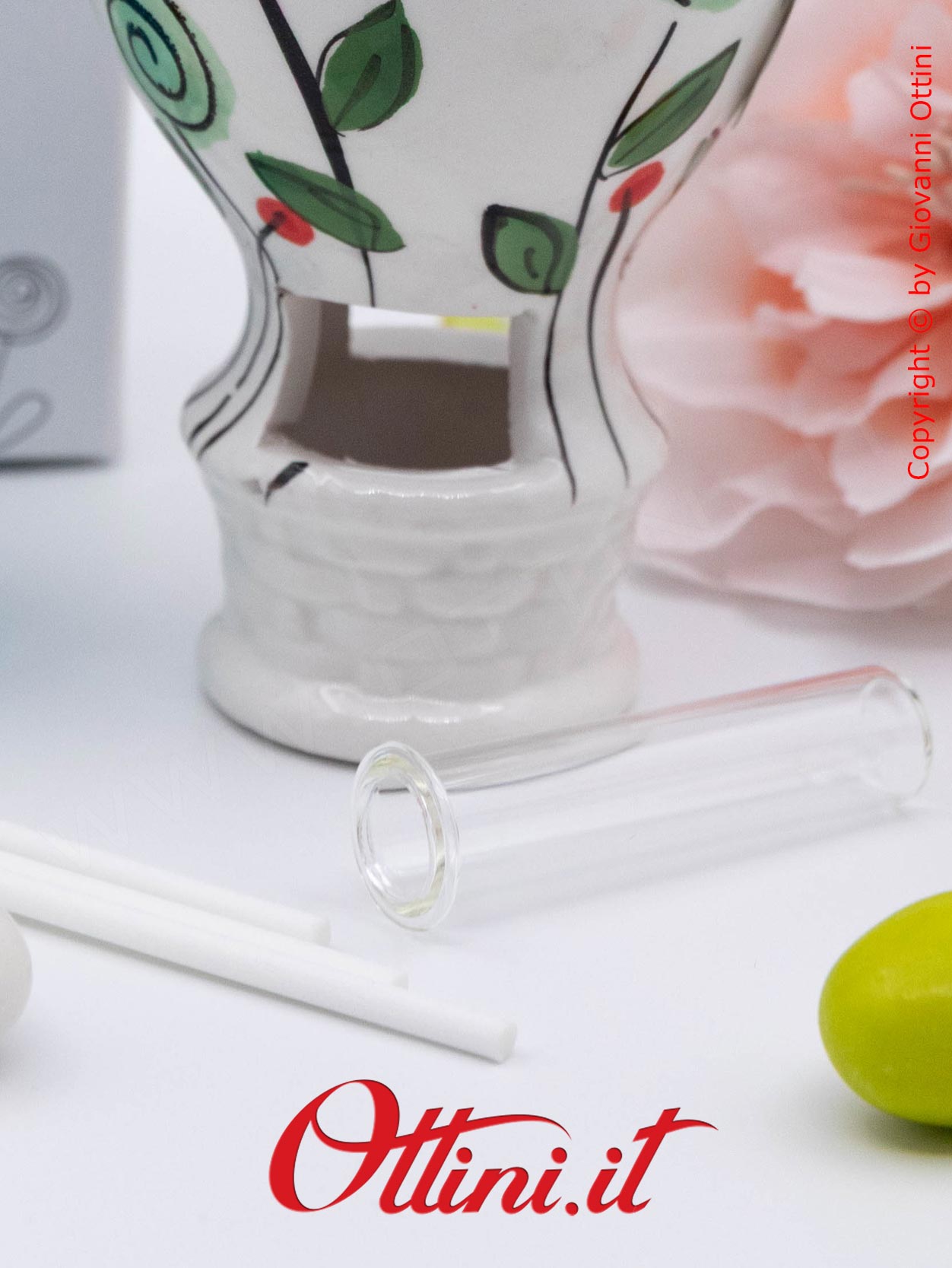 DA321 - il Profumatore Mongolfiera Bocciolo Verde di Cuorematto è realizzato in porcellana con decori floreali: bomboniera solidale e utile con kit profumo