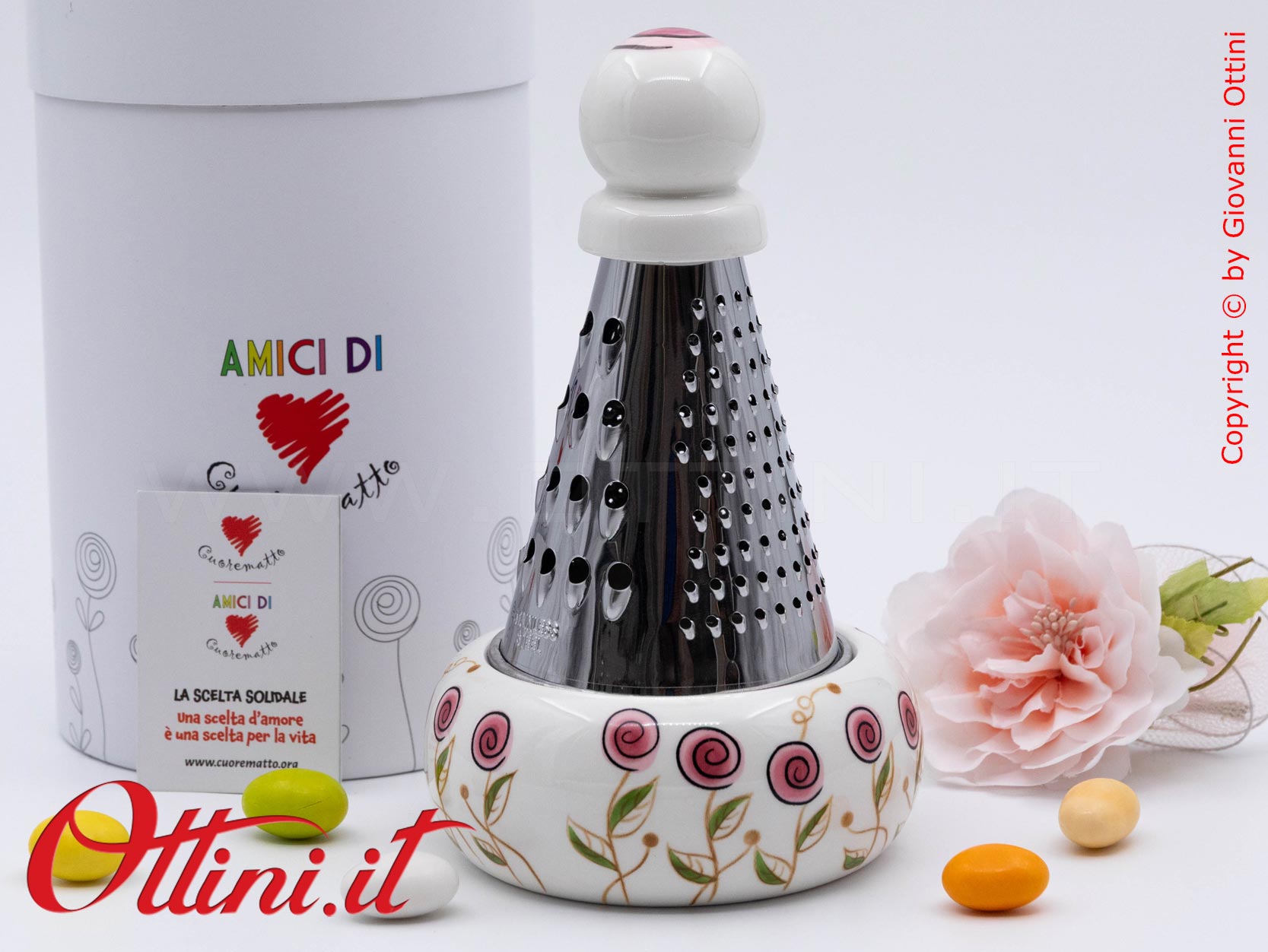 DA322 - la Grattugia Bocciolo Rosa di Cuorematto è una bomboniera utile e funzionale per la cucina, per gli chef di famiglia e per chi cucina con amore