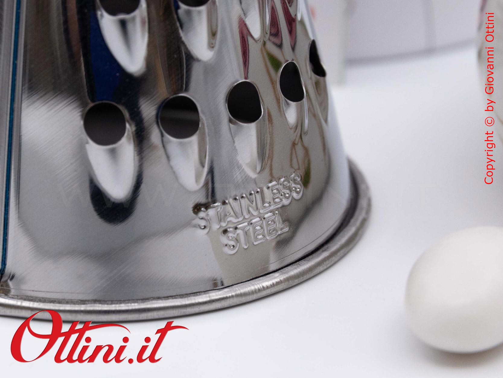 DA322 - la Grattugia Bocciolo Rosa di Cuorematto è una bomboniera utile e funzionale per la cucina, per gli chef di famiglia e per chi cucina con amore