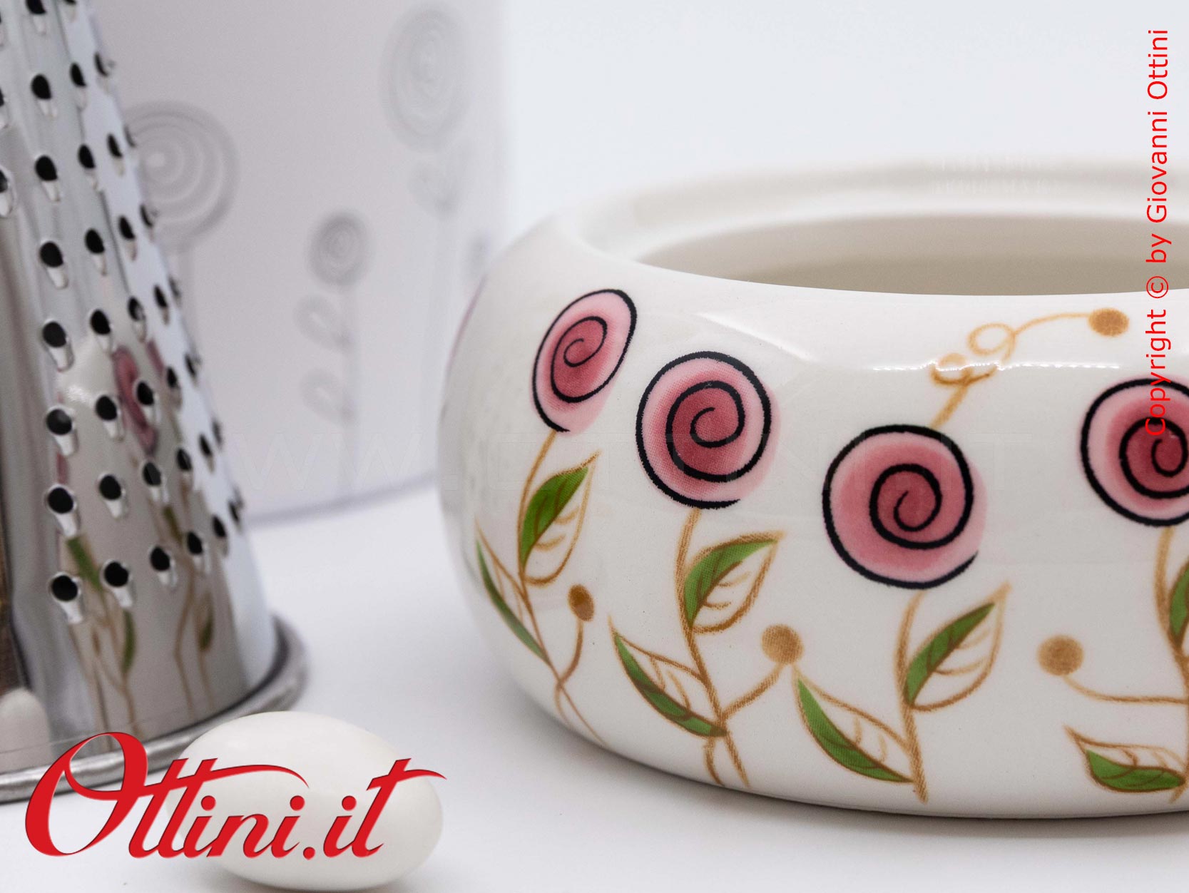 DA322 - la Grattugia Bocciolo Rosa di Cuorematto è una bomboniera utile e funzionale per la cucina, per gli chef di famiglia e per chi cucina con amore