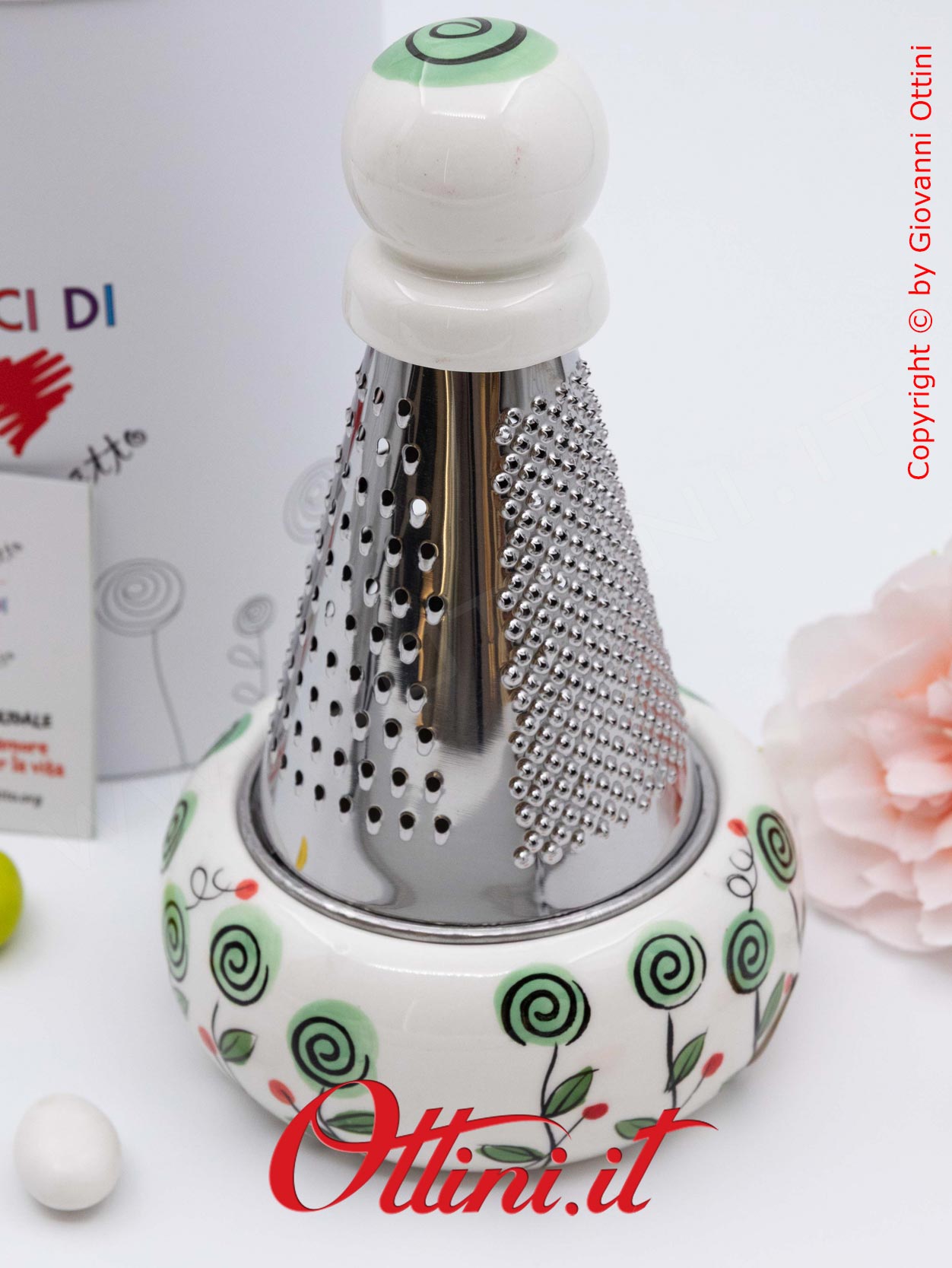DA323 - la Grattugia Bocciolo Verde di Cuorematto è una bomboniera utile e funzionale per la cucina, per gli chef di famiglia e per chi cucina con amore