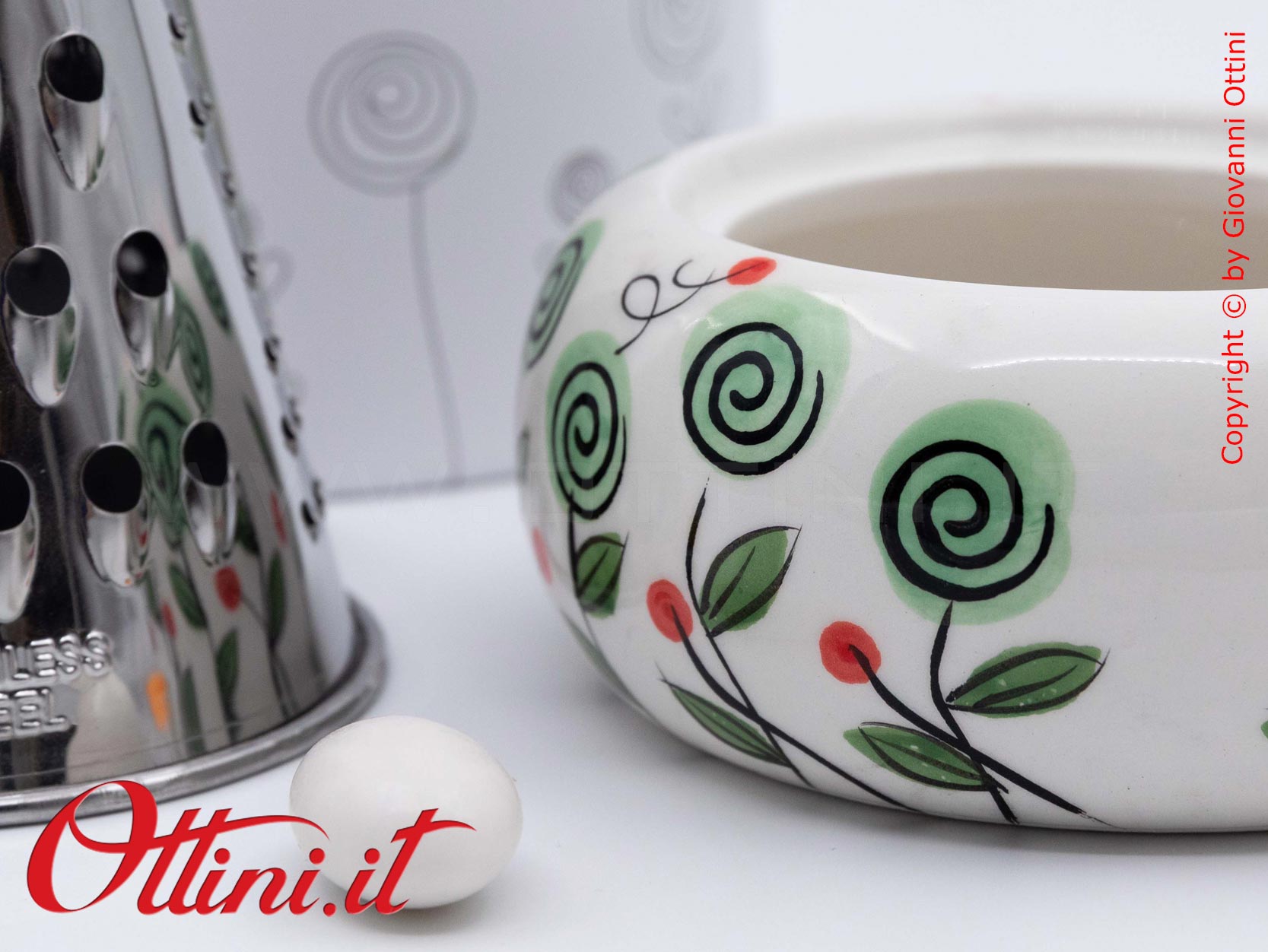 DA323 - la Grattugia Bocciolo Verde di Cuorematto è una bomboniera utile e funzionale per la cucina, per gli chef di famiglia e per chi cucina con amore